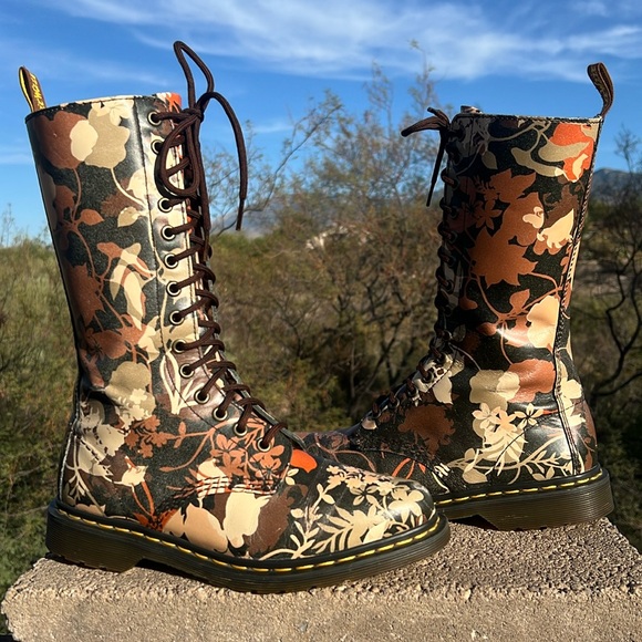 Dr. Martens Fall Floral Tall 14 Eye Pointed Toe Cery Lace Up & Zippered Boots - Picture 8 of 17